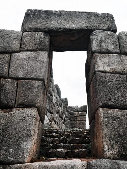 How to pronounce the name of that awesome ruins above Cusco