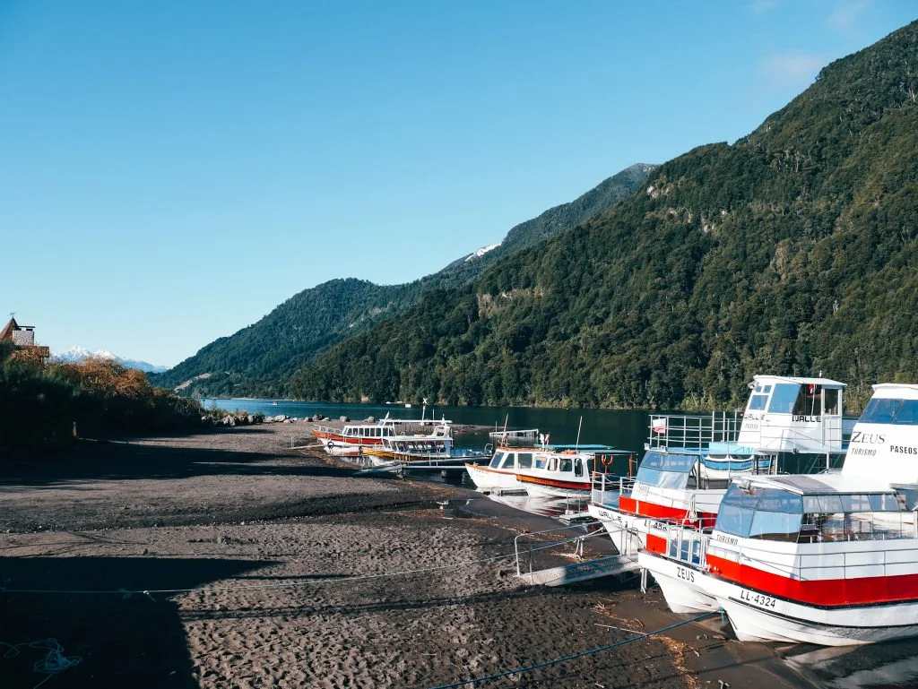 Docked boats that can take you out on Lago Todos Los Santos