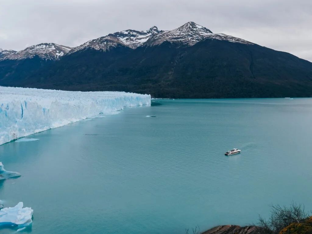 A boat heading out to the glacier