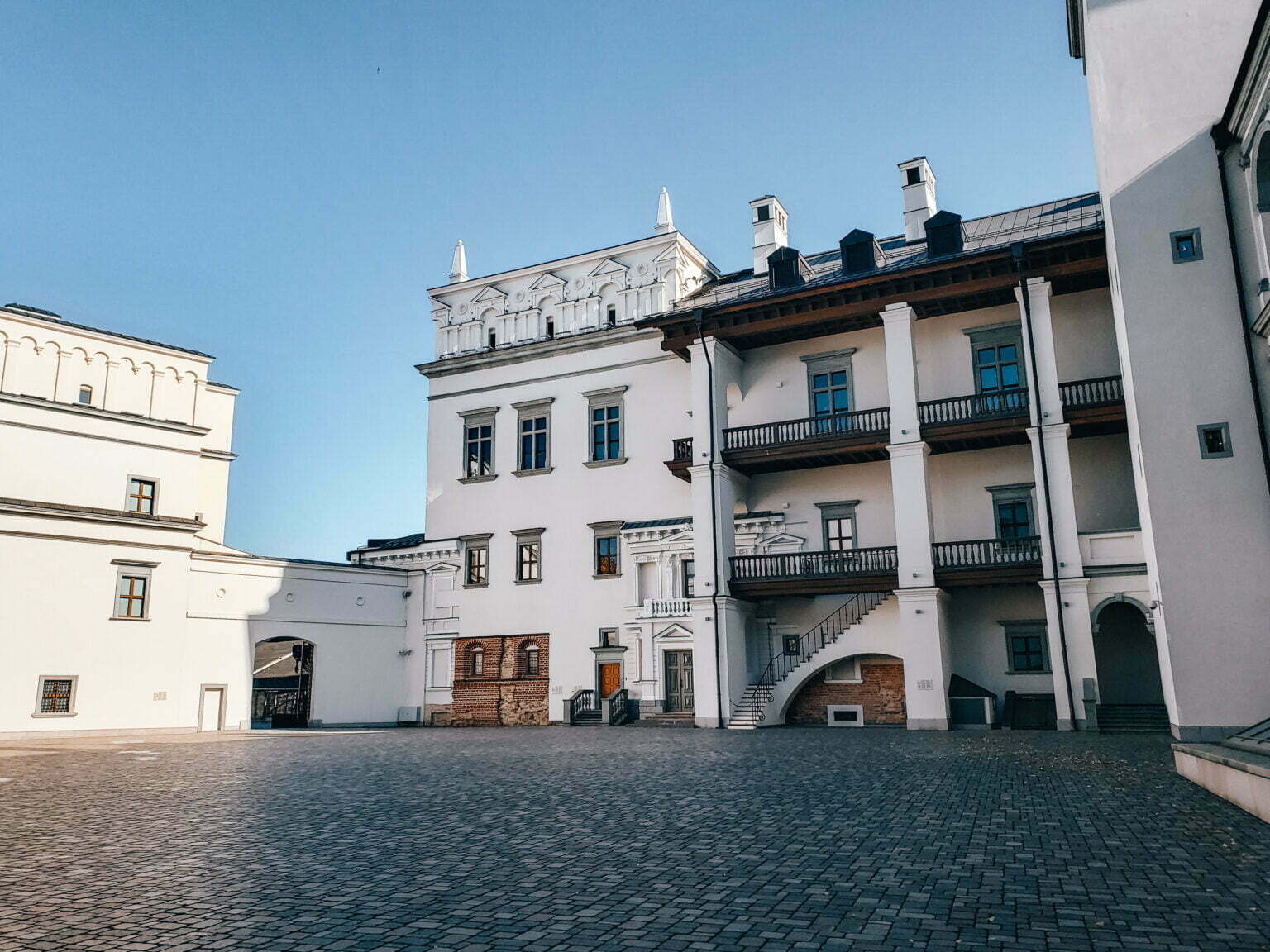 Visiting The Palace Of The Grand Dukes Of Lithuania - Compasses & Quests