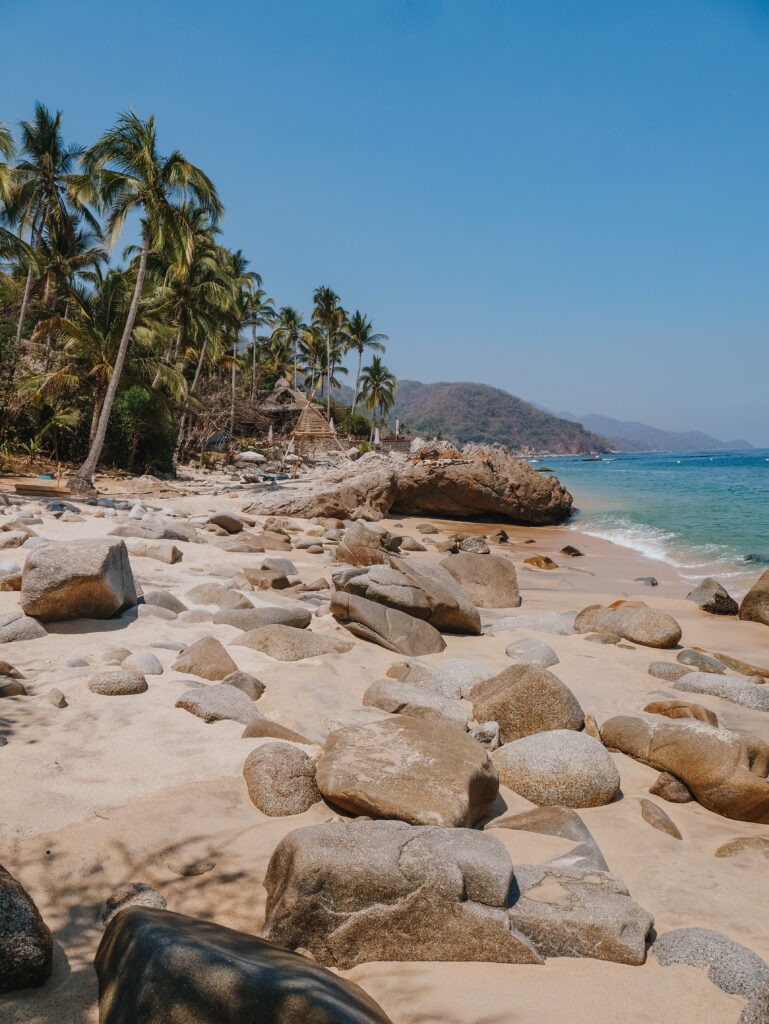 Playa Iguana - hiking from Boca de Tomatlán to Las Ánimas