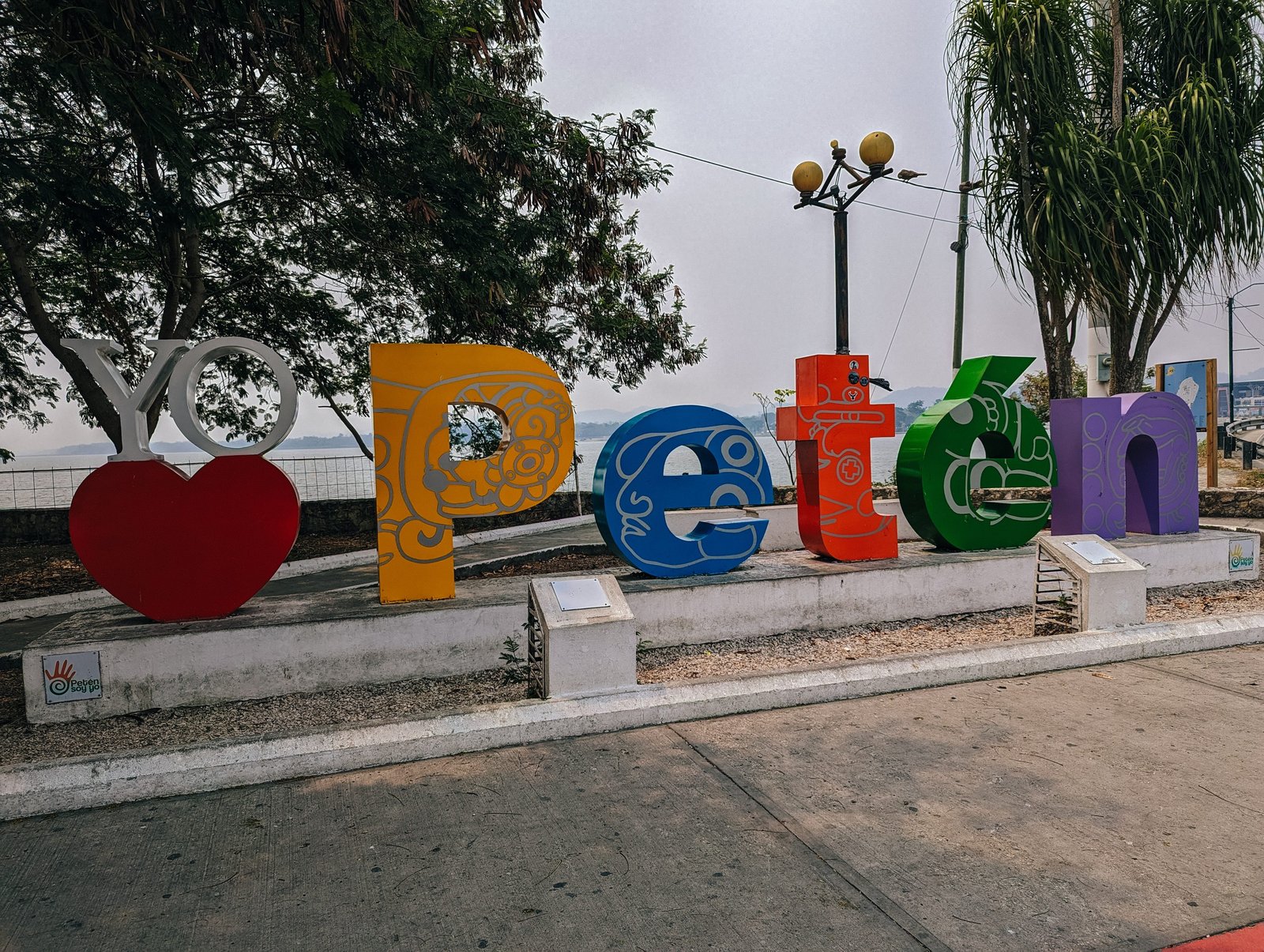 Yo Amo Petén sign - Things to do in Flores